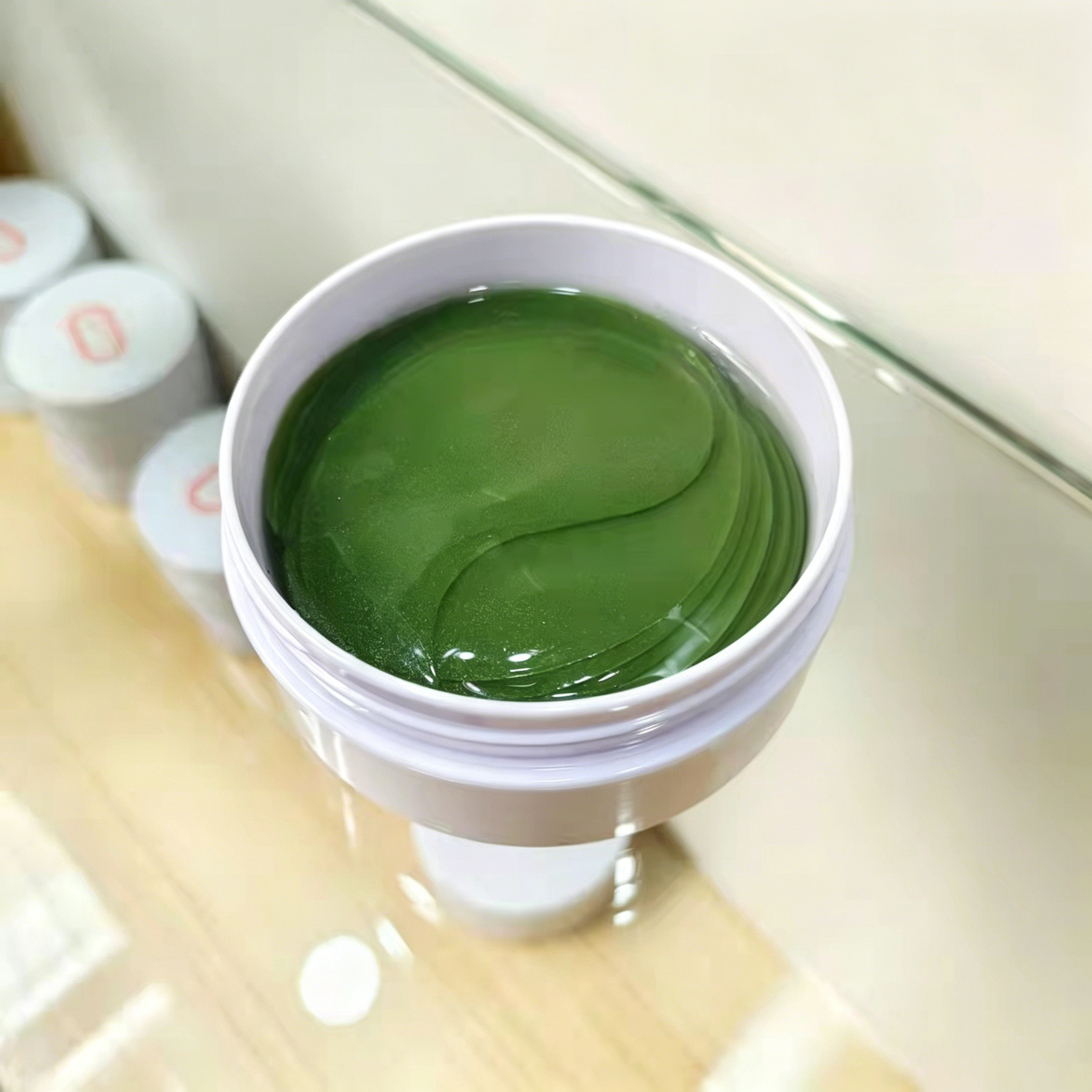 Unlabeled Eye Masks with Seaweed & Gold for Firming and Reducing Fine Lines – Moisturizing and Hydrating Eye Patches